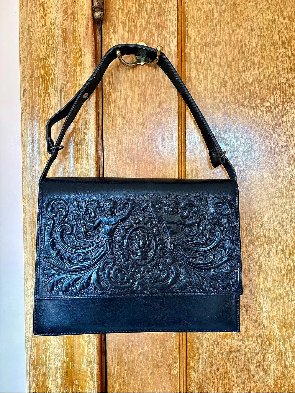 Vintage Mont-Abur Embossed Leather Shoulder Bag in Black